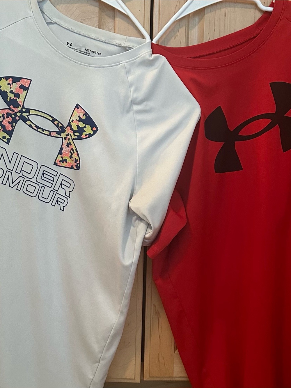 Great Used KidsYXL UnderArmour Active Shirt Bundle Gray/Multicolor & Red/Black.